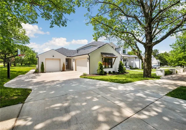 Photo 2 of Mansion for sale at 217 W Lawson St, Fayetteville, AR 72703 | MLS# 1356399 | Listing updated on 2026-09-09