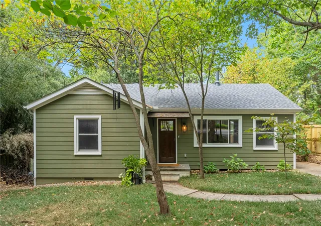 Photo 2 of Single family home for sale at 843 N Olive Ave, Fayetteville, AR 72701 | MLS# 1356580 | Listing updated on 2026-09-02