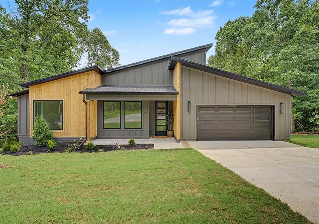 Photo 1 of Sale Pending at 13 Kinloch Dr, Bella Vista, AR 72715 | MLS# 1356409 | Listing updated on 2026-09-09