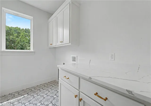 Photo 3 of Sale Pending at 13 Kinloch Dr, Bella Vista, AR 72715 | MLS# 1356409 | Listing updated on 2026-09-09