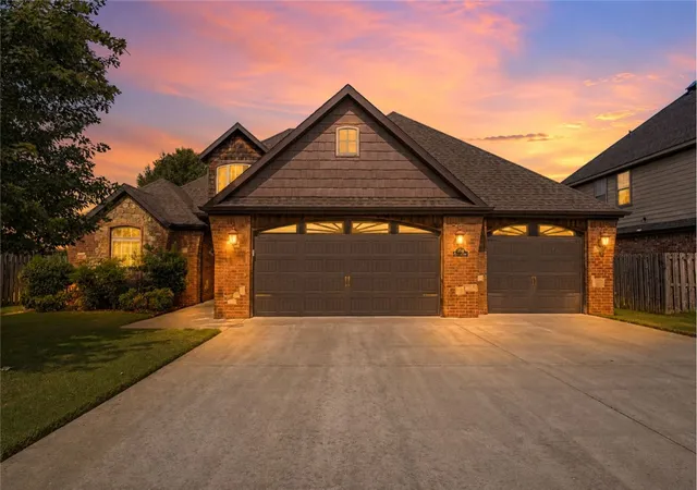 Photo 3 of Sale Pending at 3904 Sw Layton Rd, Bentonville, AR 72713 | MLS# 1356520 | Listing updated on 2026-08-31
