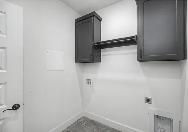 Photo 3 of Sale Pending at 2102 N Dagan St, Siloam Springs, AR 72761 | MLS# 1356644 | Listing updated on 2026-10-21