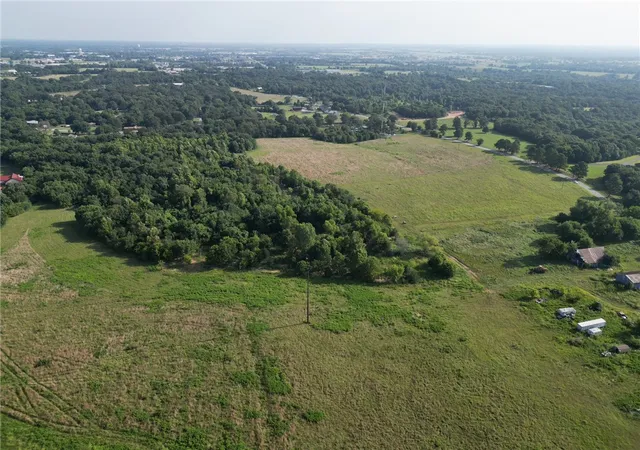 Photo 4 of Sale Pending at 17999 Fisher Frd Rd, Siloam Springs, AR 72761 | MLS# 1356541 | Listing updated on 2026-08-31
