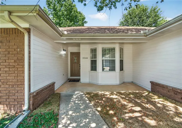 Photo 3 of Sale Pending at 2566 W Arthur Hart St, Fayetteville, AR 72703 | MLS# 1356527 | Listing updated on 2026-09-09