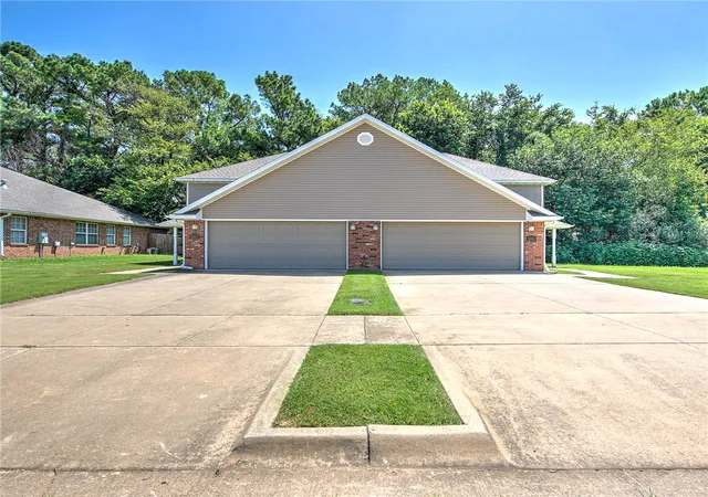 Photo 3 of Multi family home for sale at 1662 & 1664 Evening Shade Dr, Fayetteville, AR 72703 | MLS# 1356291 | Listing updated on 2026-09-03