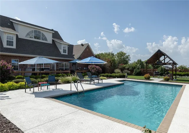 Photo 4 of Sale Pending at 334 Scarlett Blvd, Elm Springs, AR 72762 | MLS# 1356656 | Listing updated on 2026-09-30