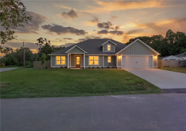 Photo 2 of Single family home for sale at 24 Roxburgh Dr, Bella Vista, AR 72715 | MLS# 1356681 | Listing updated on 2026-08-28