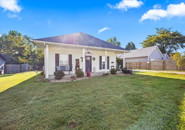 Photo 2 of Sale Pending at 1405 S 5th Street, Rogers, AR 72756 | MLS# 1356718 | Listing updated on 2026-10-19