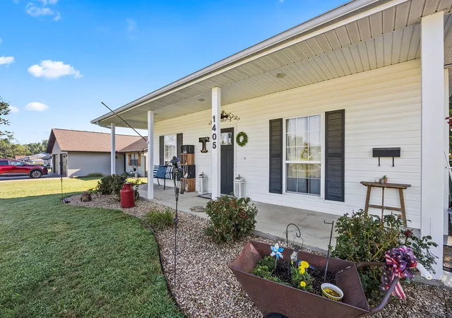 Photo 3 of Sale Pending at 1405 S 5th Street, Rogers, AR 72756 | MLS# 1356718 | Listing updated on 2026-10-19