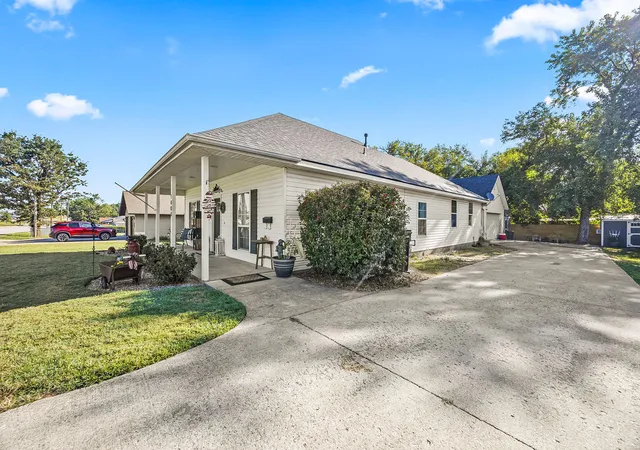 Photo 3 of Sale Pending at 1405 S 5th Street, Rogers, AR 72756 | MLS# 1356718 | Listing updated on 2026-10-19