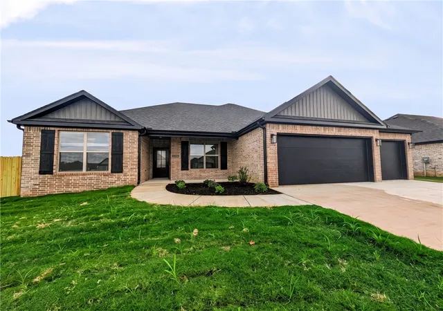 Single family home for sale at 7735 Scenic Valley Ave, Springdale, AR 72762 | MLS# 1356730
