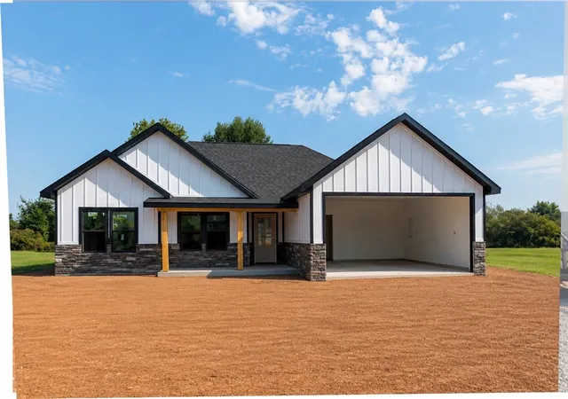 Photo 1 of Single family home for sale at 720 Angie Lynn St, Green Forest, AR 72638 | MLS# 1356601 | Listing updated on 2026-09-23