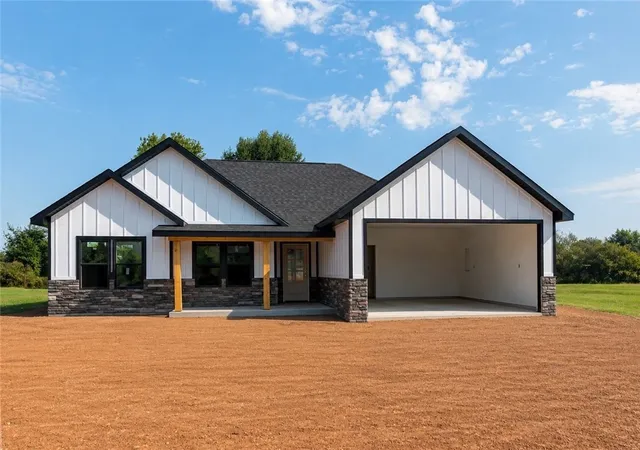 Single family home for sale at 720 Angie Lynn St, Green Forest, AR 72638 | MLS# 1356601