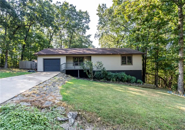Photo 1 of Single family home for sale at 7 Coniston Ln, Bella Vista, AR 72714 | MLS# 1356762 | Listing updated on 2026-09-01