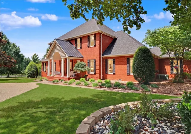 Photo 3 of Single family home for sale at 3789 N Sassafras Hl Rd, Fayetteville, AR 72703 | MLS# 1356418 | Listing updated on 2026-09-10