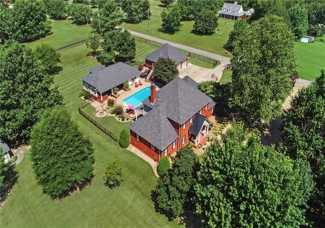 Photo 4 of Single family home for sale at 3789 N Sassafras Hl Rd, Fayetteville, AR 72703 | MLS# 1356418 | Listing updated on 2026-09-10