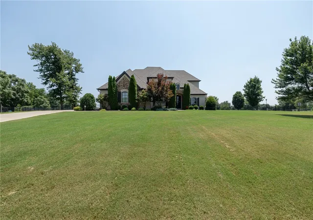 Photo 3 of Sale Pending at 3879 W Norwood Pl, Fayetteville, AR 72704 | MLS# 1356610 | Listing updated on 2026-09-19