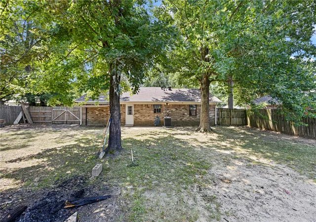 Photo 30 of Single family home for sale at 405 E 11th Street, Russellville, AR 72801 | MLS# 1356781 | Listing updated on 2026-10-02