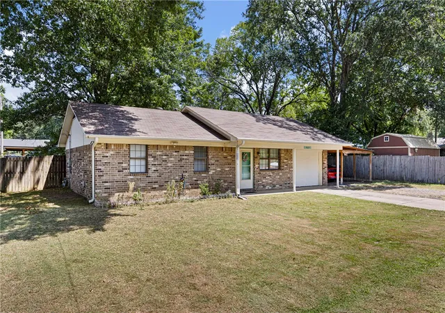 Photo 3 of Single family home for sale at 405 E 11th Street, Russellville, AR 72801 | MLS# 1356781 | Listing updated on 2026-09-08