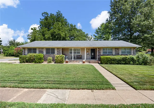 Photo 1 of Single family home for sale at 1010 N Detroit Ave, Russellville, AR 72801 | MLS# 1356824 | Listing updated on 2026-08-29