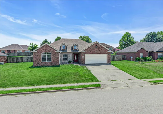Photo 1 of Single family home for sale at 450 Beasley Dr, Centerton, AR 72719 | MLS# 1356657 | Listing updated on 2026-09-09