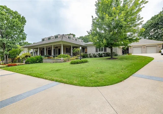 Photo 4 of Single family home for sale at 2935 N Williamsburg Ln, Fayetteville, AR 72703 | MLS# 1356840 | Listing updated on 2026-09-12