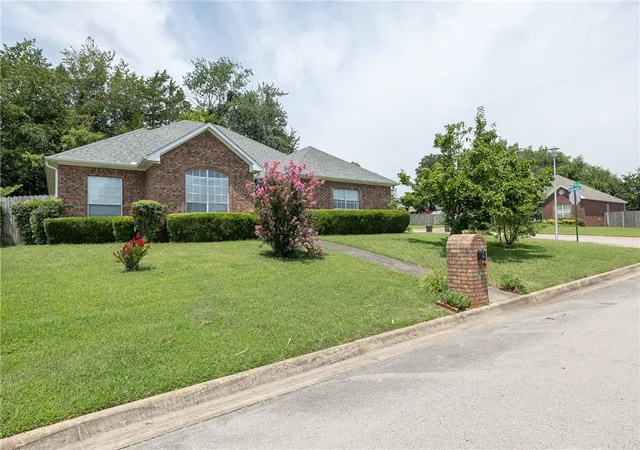 Photo 3 of Single family home for sale at 1781 N Misty Ln, Fayetteville, AR 72701 | MLS# 1356903 | Listing updated on 2026-09-03