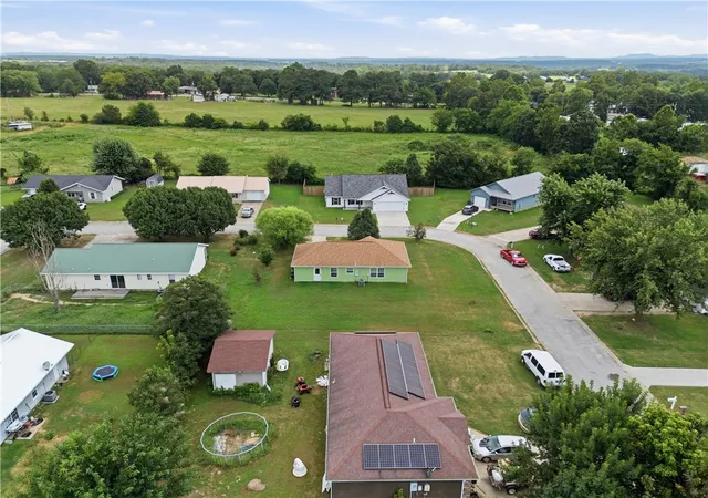 Photo 4 of Sale Pending at 304 Estates Dr, Green Forest, AR 72638 | MLS# 1356839 | Listing updated on 2026-08-28