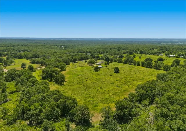Photo 4 of Sale Pending at 8895 N 490 Road, Tahlequah, OK 74464 | MLS# 1356985 | Listing updated on 2026-09-12