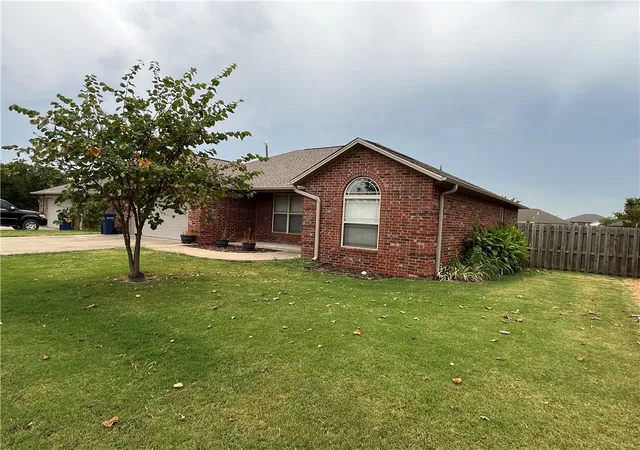 Photo 3 of Single family home for sale at 1902 N Messick Ct, Siloam Springs, AR 72761 | MLS# 1356889 | Listing updated on 2026-08-31