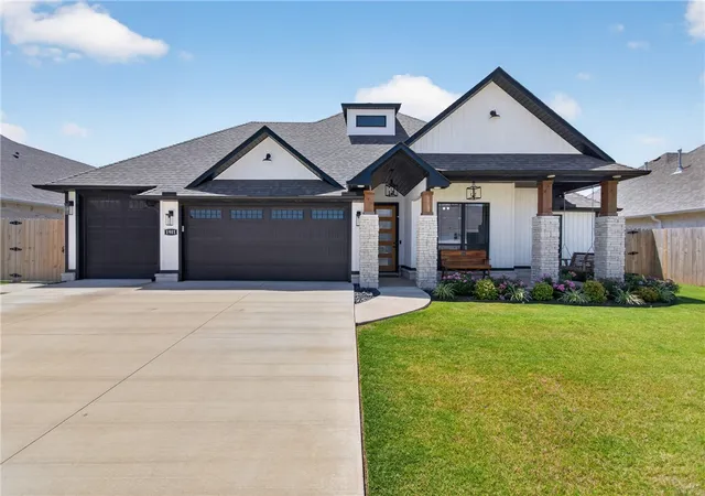 Photo 1 of Single family home for sale at 1901 Higgins St, Pea Ridge, AR 72751 | MLS# 1356766 | Listing updated on 2026-09-15