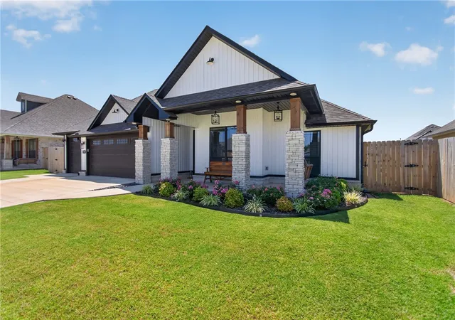 Photo 3 of Single family home for sale at 1901 Higgins St, Pea Ridge, AR 72751 | MLS# 1356766 | Listing updated on 2026-09-15