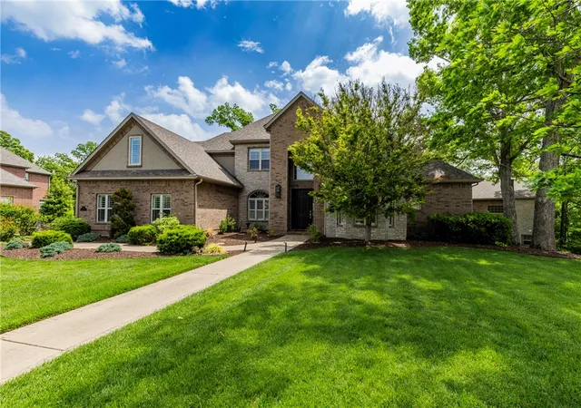 Photo 3 of Sale Pending at 904 Nw Oxford Gate, Bentonville, AR 72712 | MLS# 1356901 | Listing updated on 2026-09-02