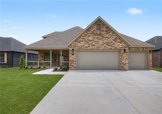 Photo 1 of Sale Pending at 2103 N Chanae St, Siloam Springs, AR 72761 | MLS# 1357048 | Listing updated on 2026-08-31