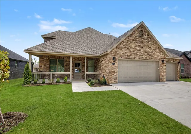 Photo 2 of Sale Pending at 2103 N Chanae St, Siloam Springs, AR 72761 | MLS# 1357048 | Listing updated on 2026-08-31