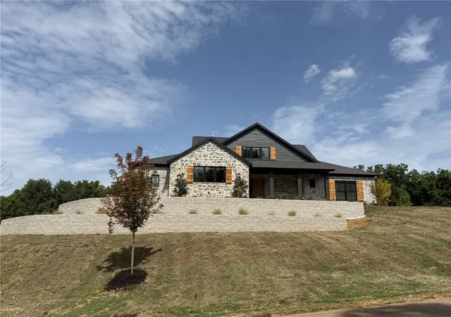 Photo 2 of Single family home for sale at 586 Winding Spring Dr, Fayetteville, AR 72703 | MLS# 1357079 | Listing updated on 2026-09-13