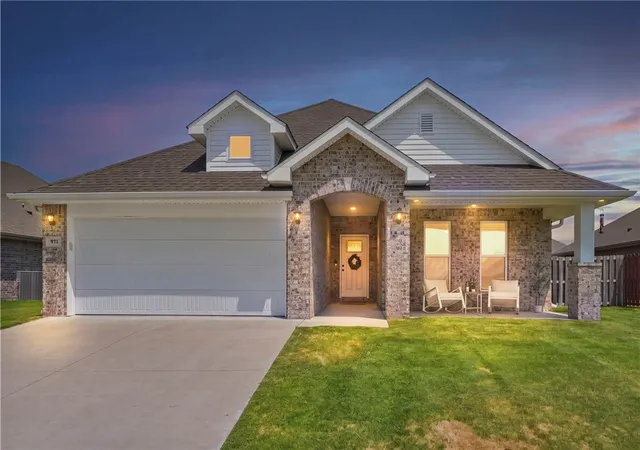 Photo 3 of Sale Pending at 971 Sundance Ln, Bentonville, AR 72712 | MLS# 1356548 | Listing updated on 2026-09-06