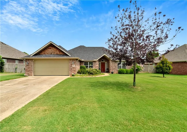 Photo 2 of Sale Pending at 776 Chateau Ave, Springdale, AR 72764 | MLS# 1357122 | Listing updated on 2026-09-02