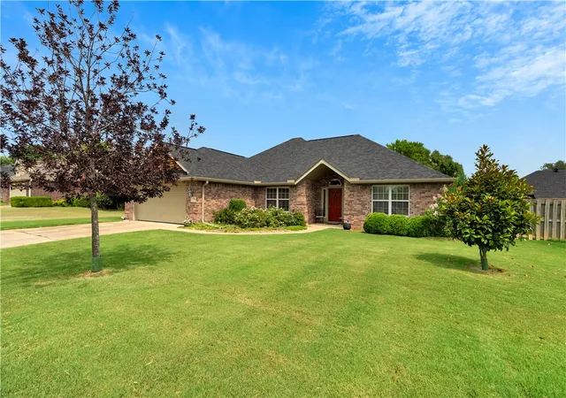 Photo 3 of Sale Pending at 776 Chateau Ave, Springdale, AR 72764 | MLS# 1357122 | Listing updated on 2026-09-02