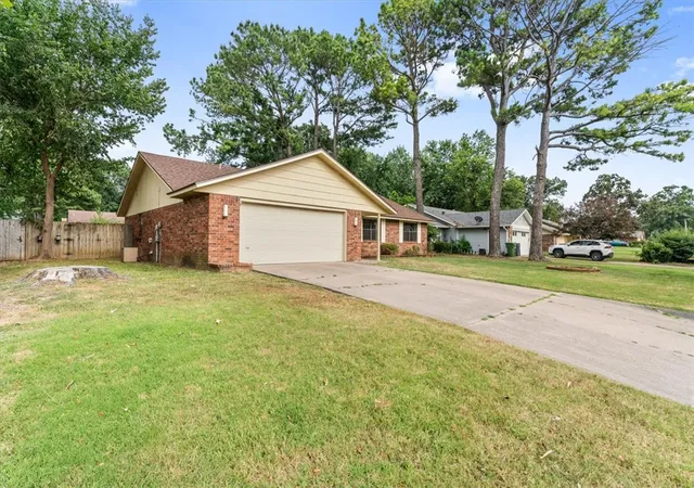 Photo 2 of Single family home for sale at 1103 N Dove Dr, Rogers, AR 72756 | MLS# 1357277 | Listing updated on 2026-09-21