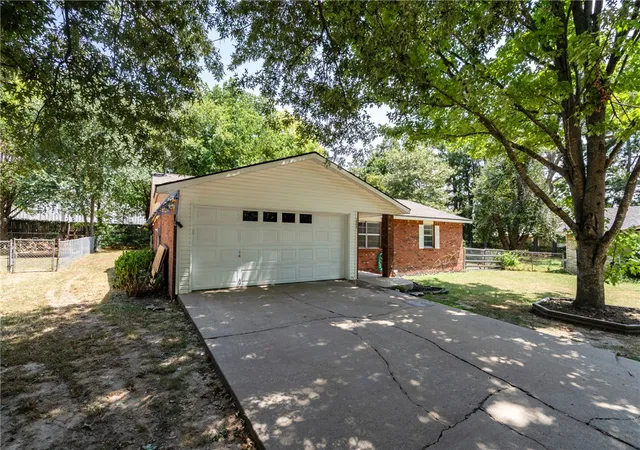 Photo 1 of Sale Pending at 1207 S Prospect St, Siloam Springs, AR 72761 | MLS# 1357264 | Listing updated on 2026-09-14