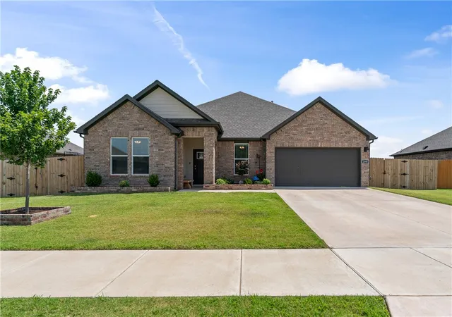 Photo 1 of Single family home for sale at 2008 Hahn St, Pea Ridge, AR 72751 | MLS# 1356476 | Listing updated on 2026-09-09