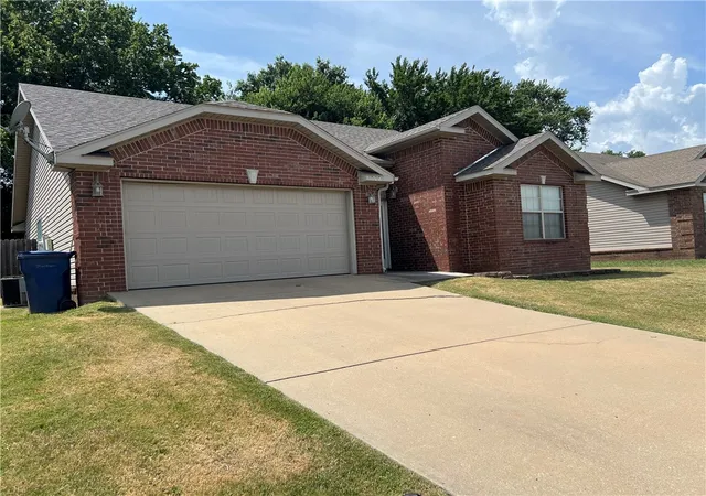 Photo 2 of Sale Pending at 1602 N Patriot St, Siloam Springs, AR 72761 | MLS# 1357208 | Listing updated on 2026-09-05