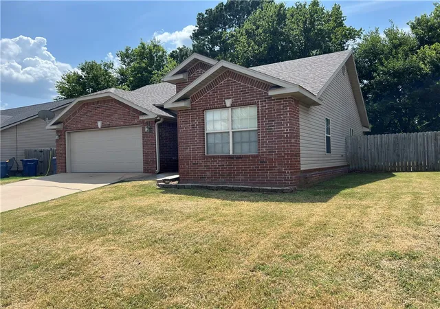 Photo 3 of Sale Pending at 1602 N Patriot St, Siloam Springs, AR 72761 | MLS# 1357208 | Listing updated on 2026-09-05