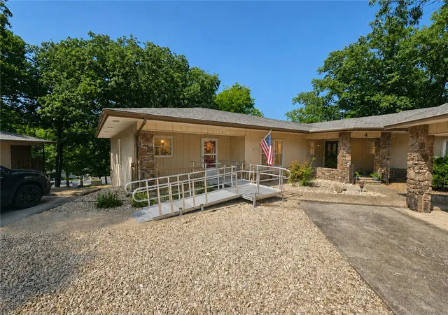 Photo 2 of Townhouse for sale at 6 Melissa Ln, Bella Vista, AR 72715 | MLS# 1357338 | Listing updated on 2026-09-01