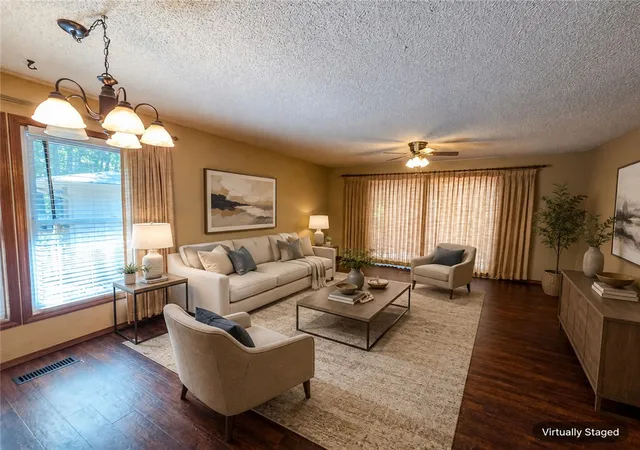 Photo 3 of Townhouse for sale at 6 Melissa Ln, Bella Vista, AR 72715 | MLS# 1357338 | Listing updated on 2026-09-01