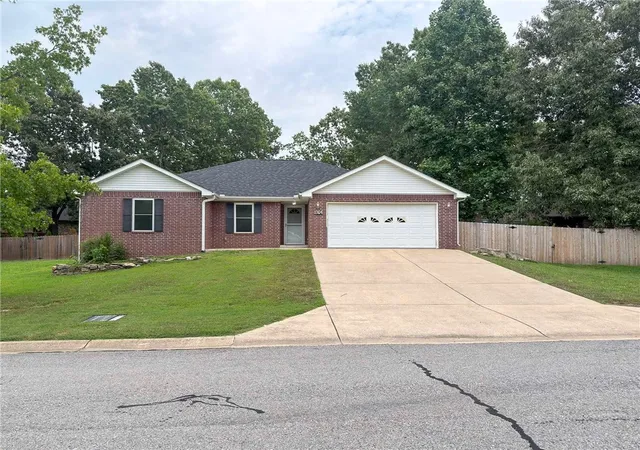 Photo 1 of Single family home for sale at 1364 Hampshire Cir, Mountain Home, AR 72653 | MLS# 1357294 | Listing updated on 2026-09-29