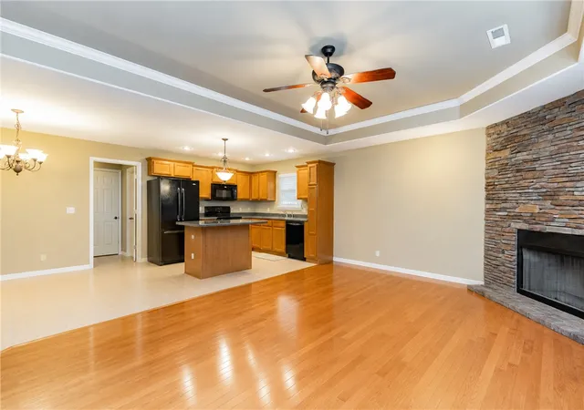Photo 3 of Single family home for sale at 9 Pitchford Ln, Bella Vista, AR 72714 | MLS# 1356327 | Listing updated on 2026-09-13