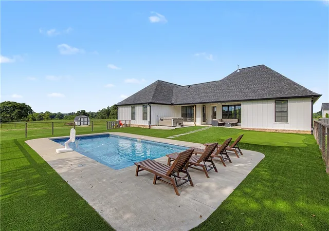 Photo 3 of Sale Pending at 492 Drain Rd, Farmington, AR 72730 | MLS# 1356599 | Listing updated on 2026-09-03