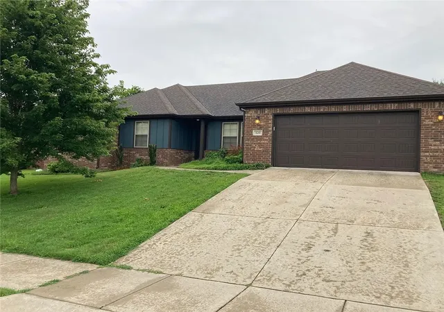 Photo 3 of Single family home for sale at 420 Trieste Dr, Centerton, AR 72719 | MLS# 1357292 | Listing updated on 2026-09-14